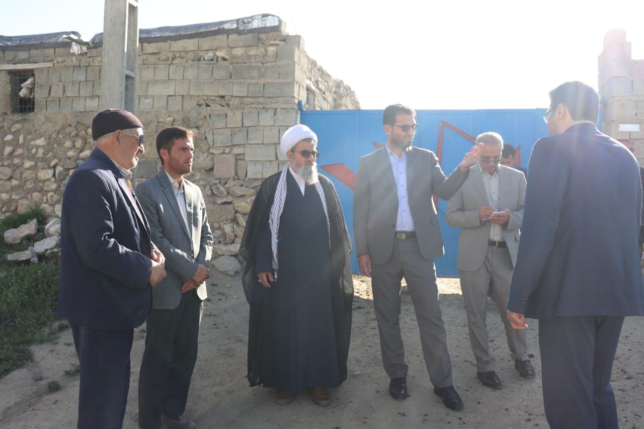 محمدرضا عبدالله نژاد فرماندار چالدران در جهت بررسی مسائل و مشکلات روستای قولار از نزدیک با مردم این روستا دیدار و مشکلات آنان مورد بحث و بررسی قرار داد .
