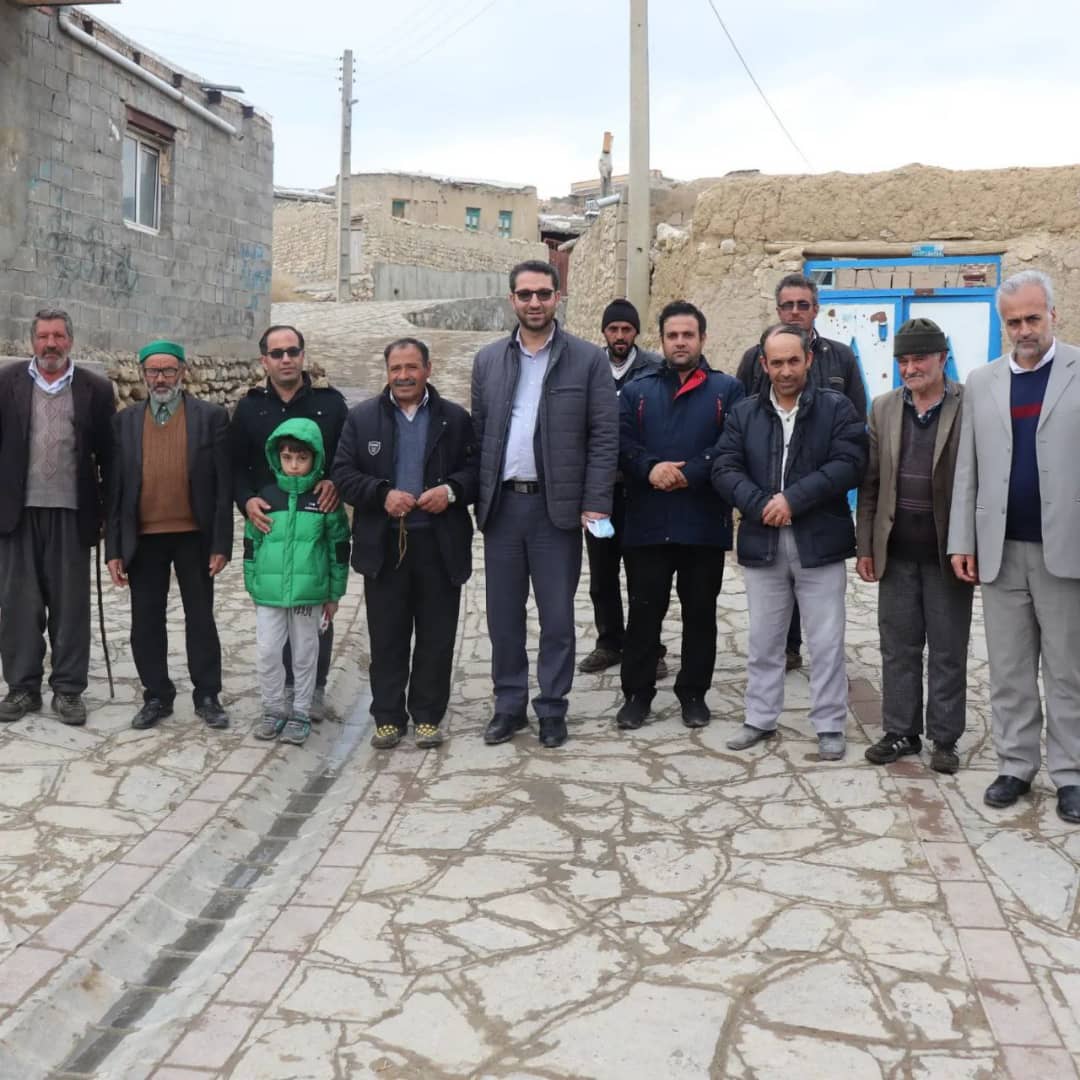 ✅عبدالله نژاد فرماندار شهرستان چالدران ، با حضور در روستای بابا احمد ضمن بازدید از روستا از نزدیک مسائل و مشکلات اهالی روستا را مورد بحث و بررسی قرار دادند.