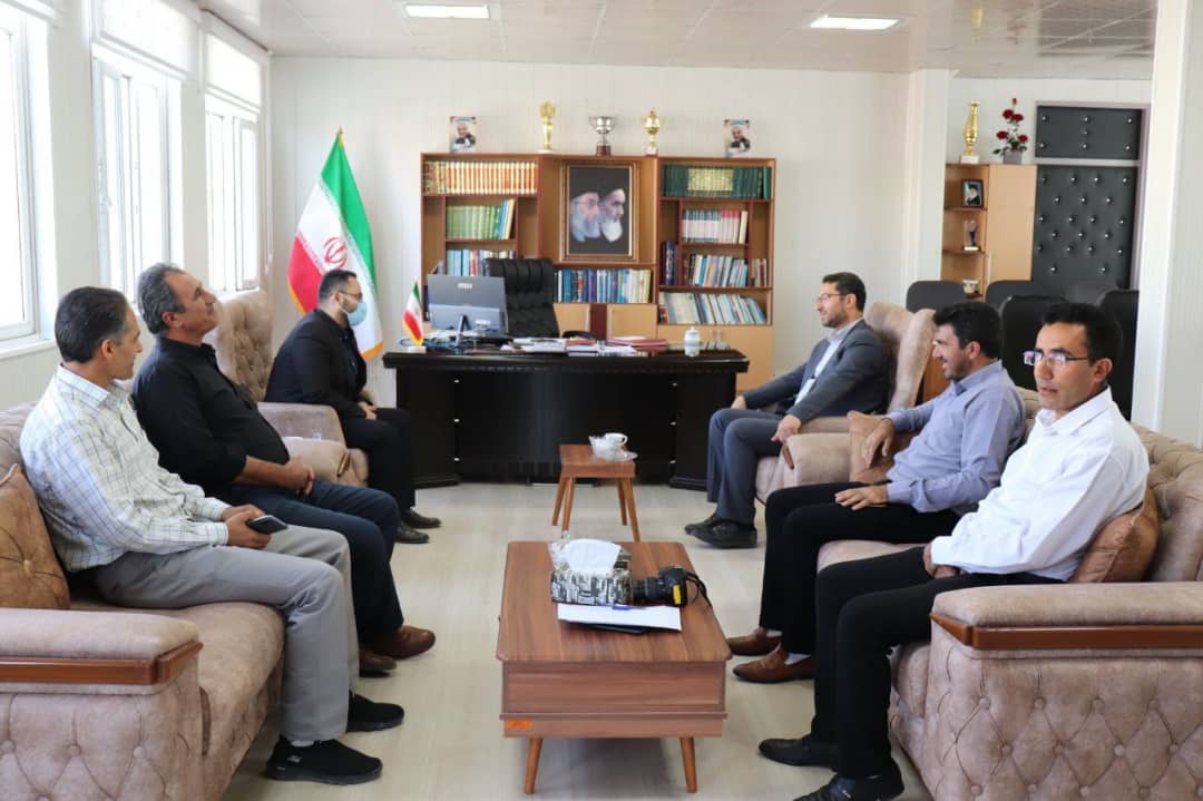 دیدار مدیر شبکه بهداشت و درمان بمناسبت هفته دولت با فرماندار