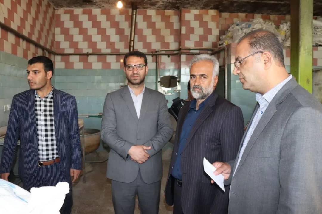 محمد رضا عبدالله نژاد فرماندار  شهرستان چالدران  به منظور رفع مشکلات کمی و کیفی  و ساماندهی آرد و نان نانوایی ها به صورت سرزده از چند واحد نانوایی در سطح شهر بازدید کرد.