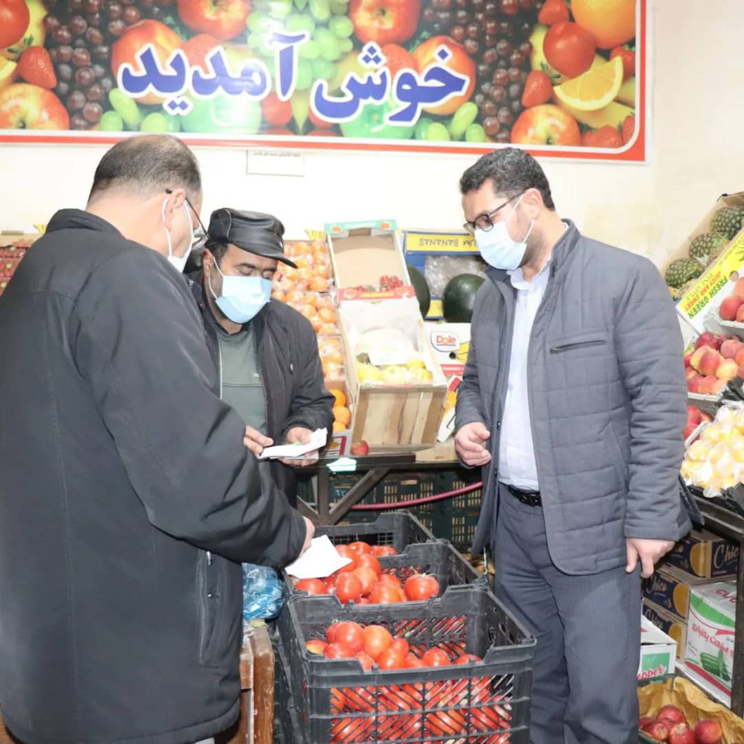 ✅عبدالله نژاد فرماندارشهرستان چالدران در راستای تنظیم بازار ضمن دیدار با بازاریان و میوه فروشان چالدران در یک دیدار صمیمی مسائل و مشکلات آنان را مورد بحث و بررسی قرار دادند.