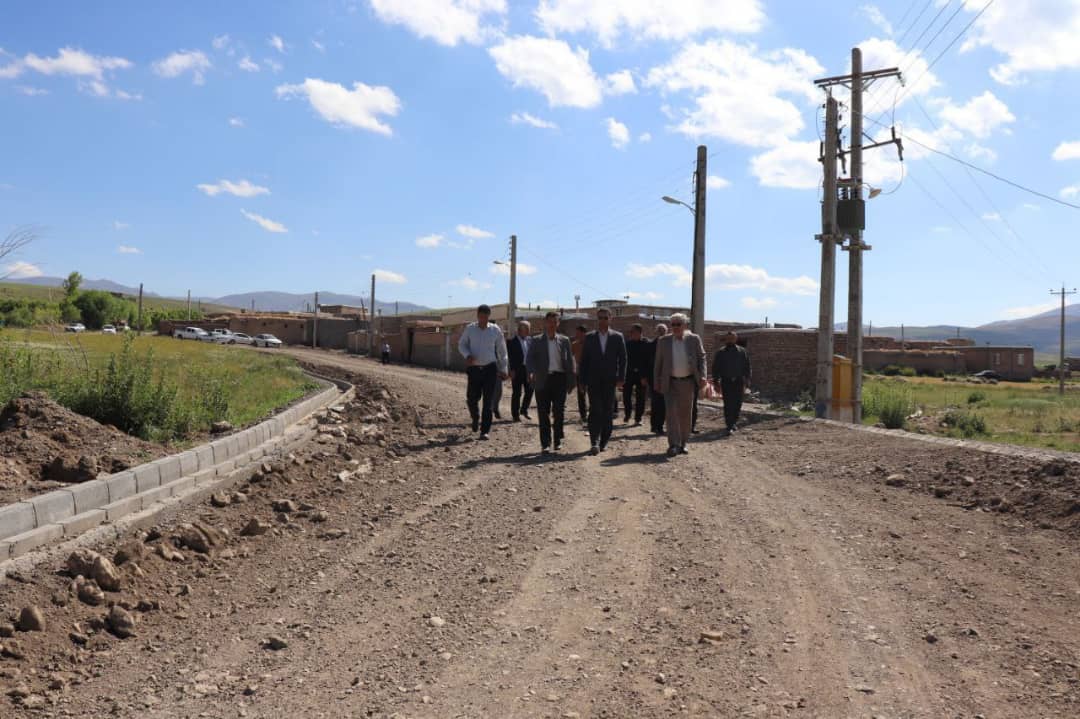 محمدرضا عبدالله نژاد فرماندار شهرستان چالدران به همراه نماینده مردم شهرستانهای ماکو، چالدران، شوط و پلدشت در مجلس شورای اسلامی از روند اجرایی طرح هادی در روستاهای بخش دشتک بازدید نمودند.