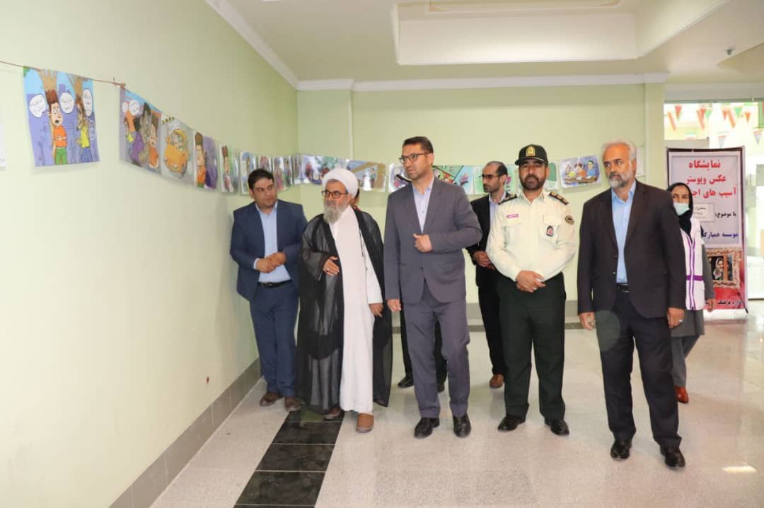 به مناسبت گرامی داشت هفته مبارزه با مواد مخدر با حضور محمدرضا عبدالله نژاد فرماندار شهرستان چالدران، نمایشگاه عکس و پوستر با عنوان معضلات اجتماعی ناشی از مواد مخدر برگزار شد.