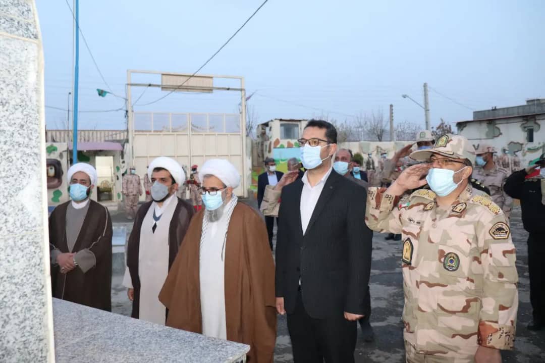 محمد رضا عبدالله نژاد فرماندار شهرستان چالدران با حضور در گردان مرزی چالدران ضمن شرکت در سفره افطاری و اقامه نماز مغرب عشاء با حافظان امنیت دیدار و گفت و گو کرد.