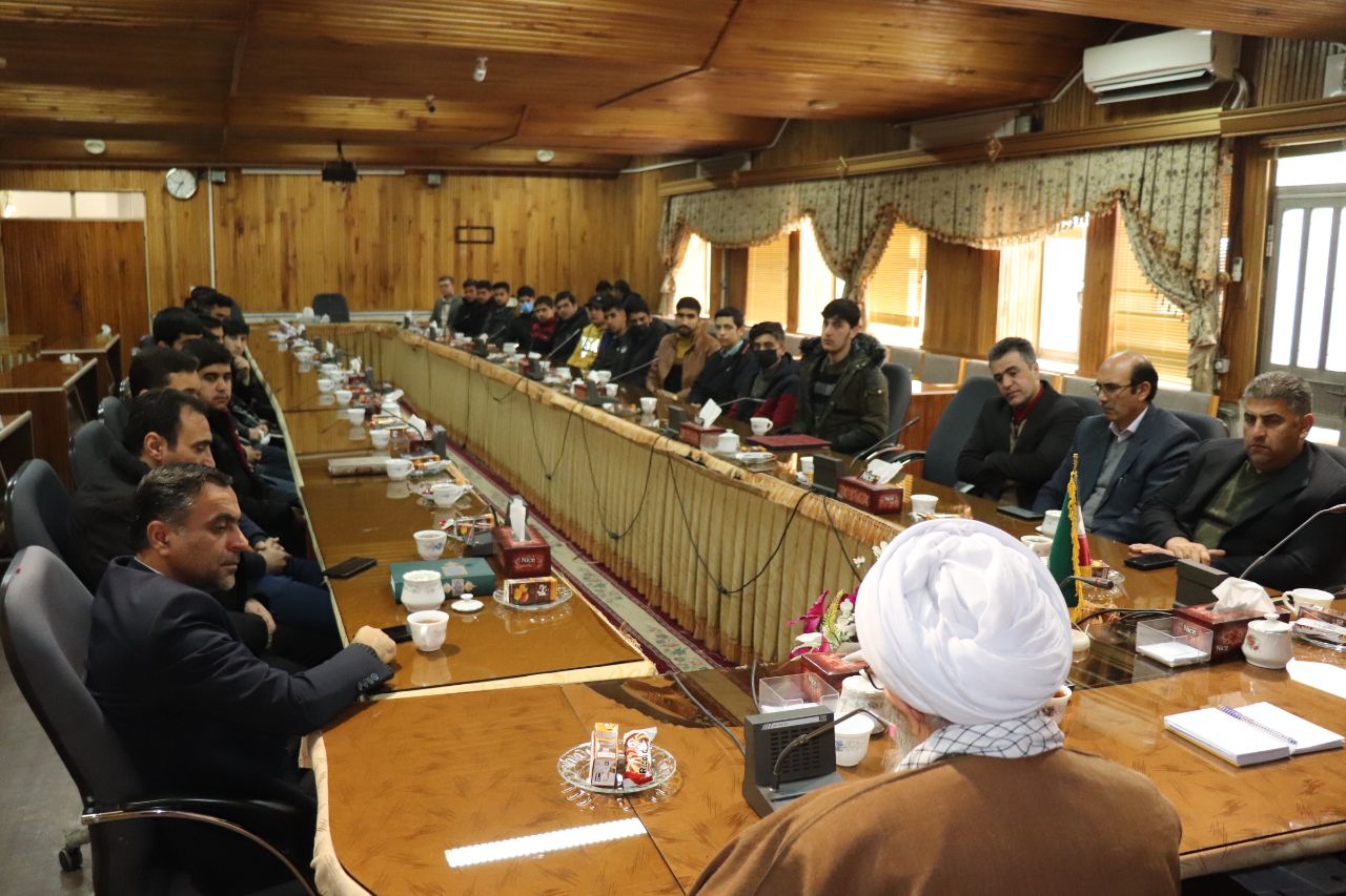 آیین تجلیل از دانش آموزان پسر برتر علمی مدارس متوسطه دوم شهرستان چالدران