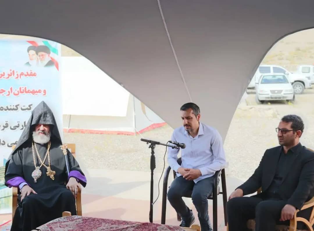 دیدار اسقف گری گور چفتچیان خلیفه ارامنه آذربایجان با فرماندار شهرستان چالدران به پاس قدردانی از زحمات دستگاههای اجرایی در خصوص فراهم سازی زمینه هر چه بهتر برگزار شدن مراسم مذهبی قره کلیسا