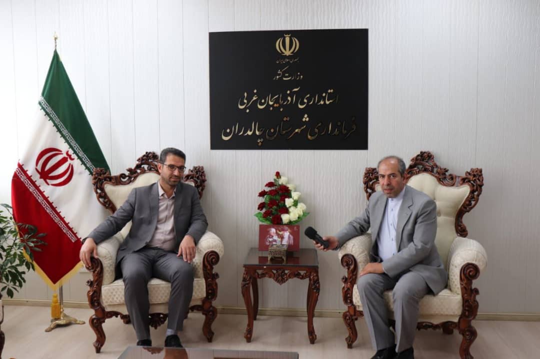 حضور عوامل تهیه کنندگی بخش رادیویی صدا و سیمای مرکز آذربایجان غربی در فرمانداری چالدران برای ضبط برنامه اولکمیز
