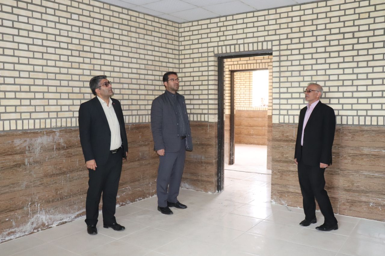 بازدید فرماندار شهرستان چالدران از پروژه سالن ورزشی در حال احداث روستای قرنقو