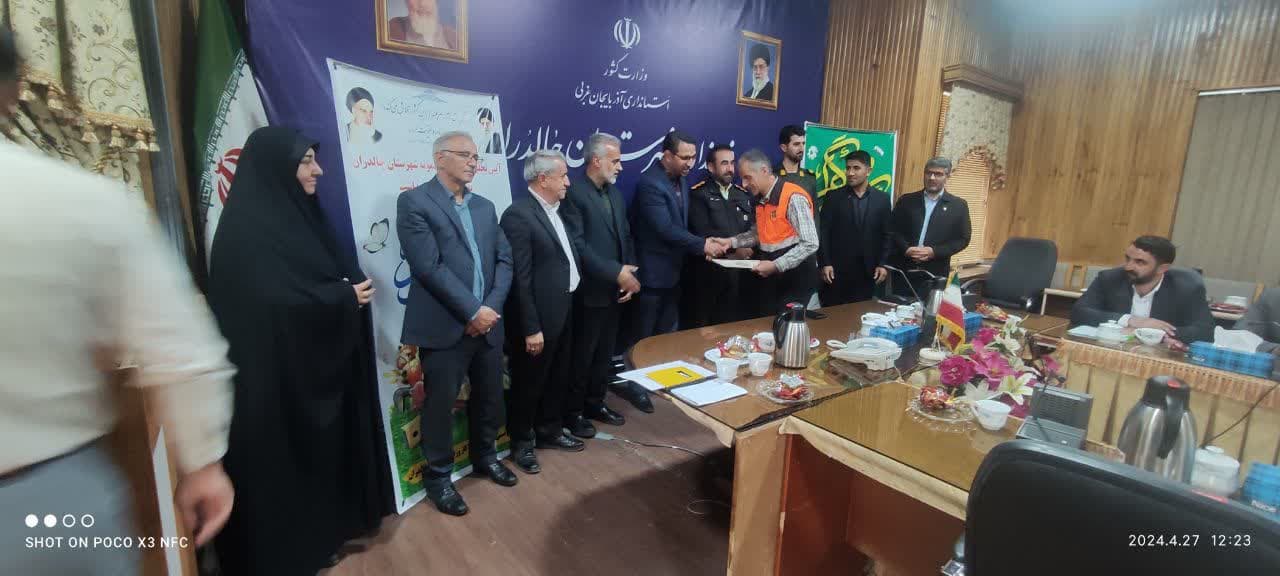 به مناسبت هفته کاروکارگر مسائل و مشکلات کارگران ادارات خدمات رسان شهرستان چالدران مورد بحث و بررسی قرار گرفت