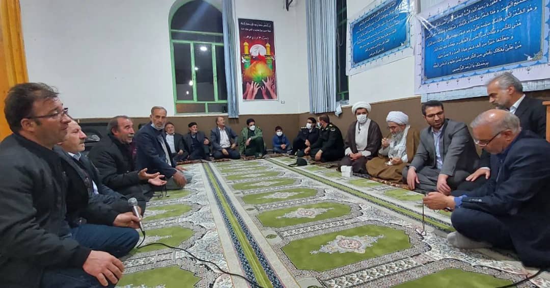محمد رضا عبدالله نژاد فرماندار شهرستان چالدران با حضور در مسجد روستای قرنقو مسائل و مشکلات این روستا را مورد بررسی قرار دادند.