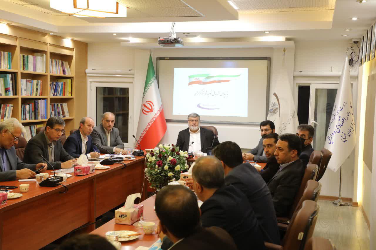استاندار آذربایجان غربی: سرمایه گذاری برای تکمیل چرخه تولید در اولویت است / روند سرمایه گذاری در آذربایجان غربی تسهیل و تسریع شده است.
