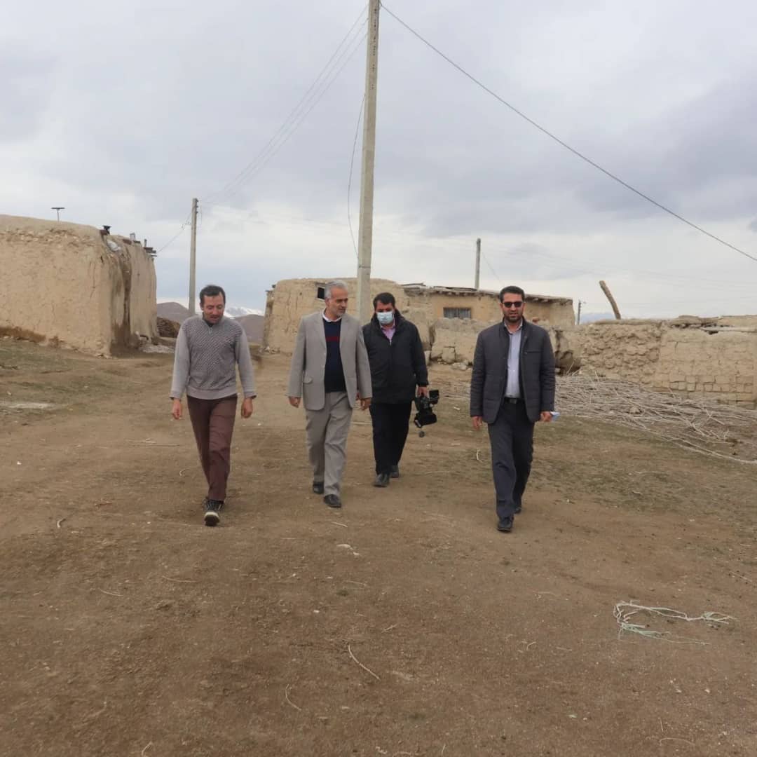 ✅عبدالله نژاد فرماندار شهرستان چالدران ، با حضور در روستای قوری ناو ضمن بازدید از روستا از نزدیک مسائل و مشکلات اهالی روستا را مورد بحث و بررسی قرار دادند.