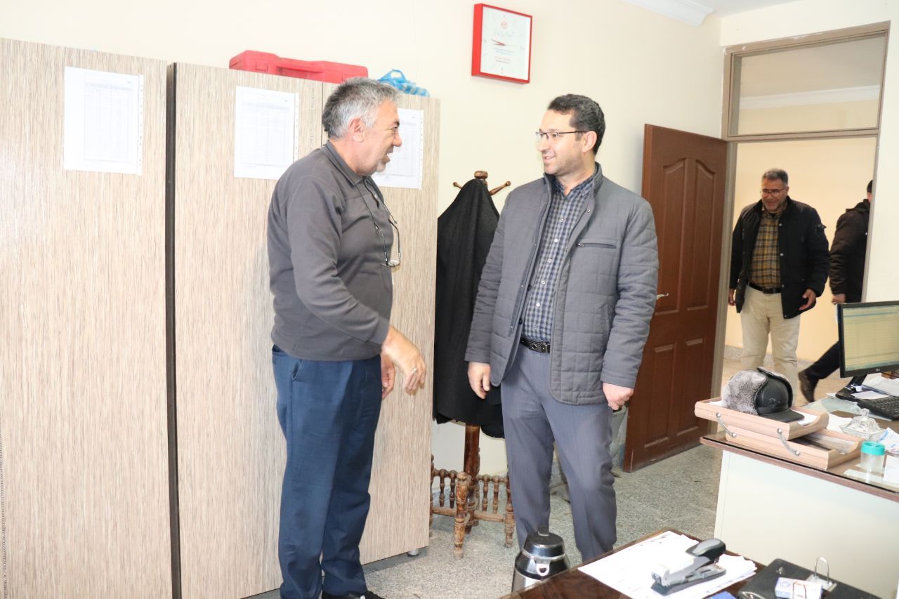 بازدید فرماندار از اداره آب و فاضلاب شهرستان