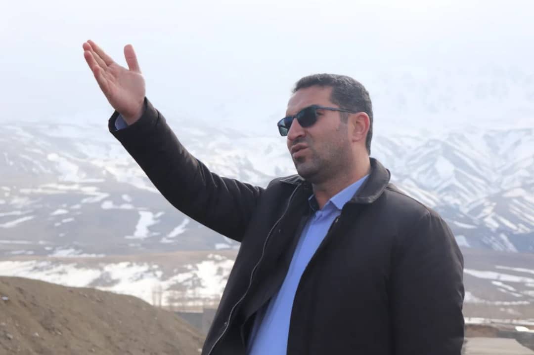✅عبدالله نژاد فرماندار شهرستان چالدران، با حضور در روستای شهرک مخور ضمن دیدار با اهالی روستا بازدید از نزدیک مسائل و مشکلات اهالی روستا را از نزدیک مورد بررسی قرار دادند.
