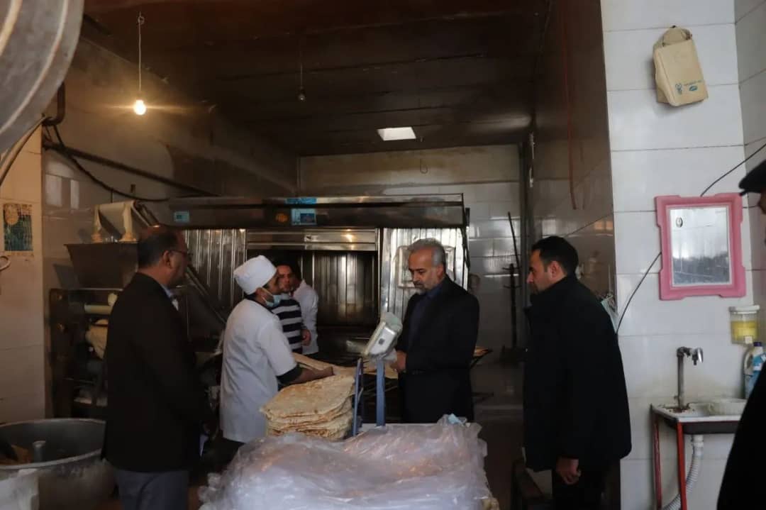 ✅ در اولین روز از سال جدید ابراهیم زاده معاون سیاسی، امنیتی و اجتماعی فرماندار چالدران، به صورت سرزده از واحد های نانوایی بازدید نمودند.