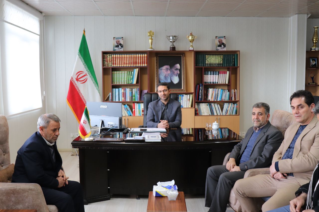 دیدار جمعی از روسای هیات های ورزشی چالدران با محمد رضا عبدالله نژاد فرماندار شهرستان