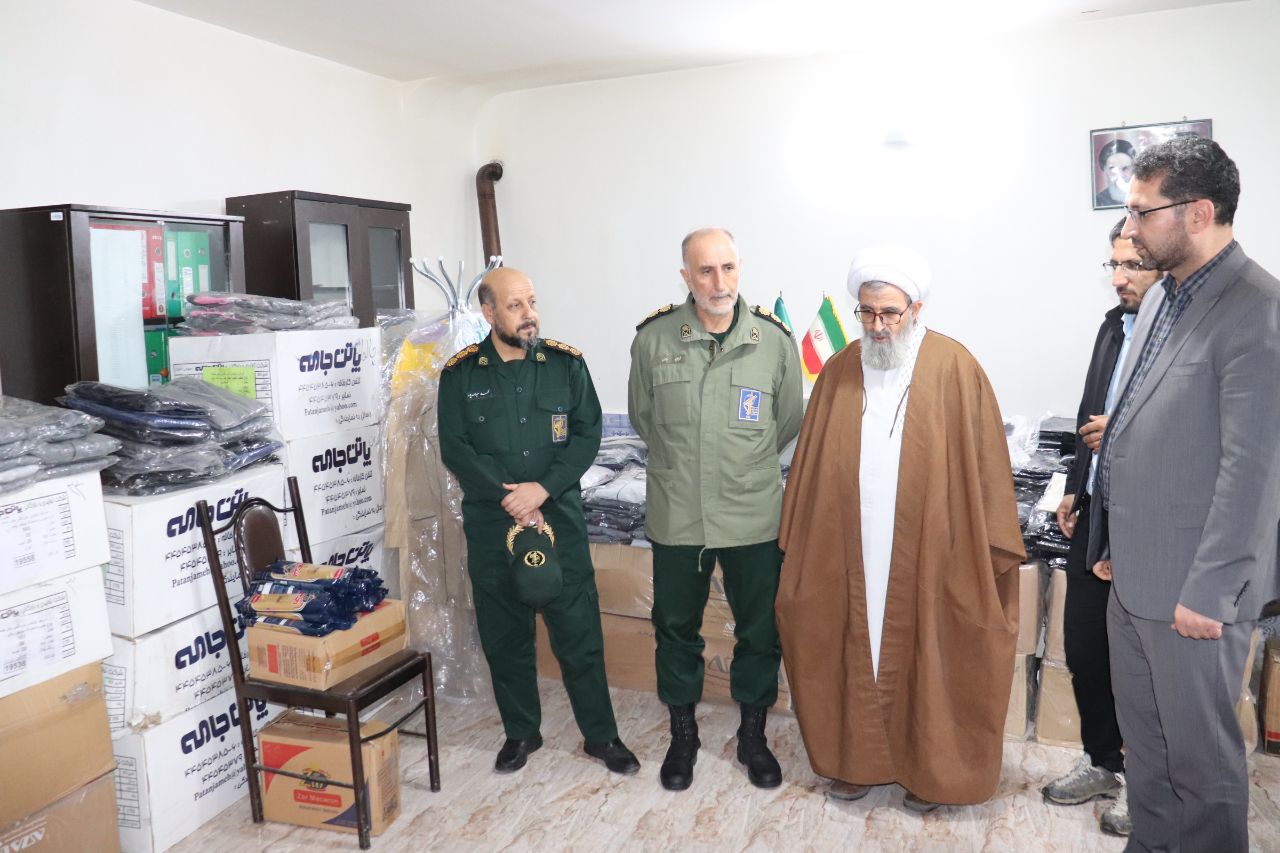 توزیع 3هزار ثوب انواع لباس با حضور فرماندار چالدران
