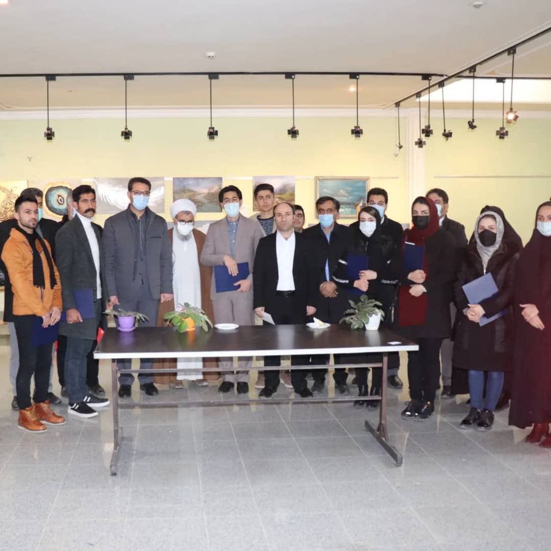 ✅در هشتمین روز از ایام الله دهه مبارک فجر با حضور عبدالله نژاد فرماندار شهرستان چالدران، نمایشگاه آثار هنری هنرمندان شهرستان چالدران افتتاح شد