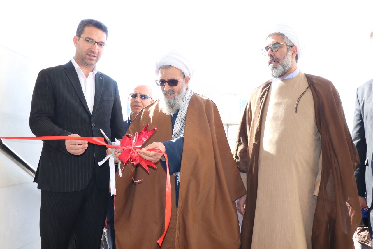 در ششمین روز از ایام الله دهه مبارک فجر اداره بنیاد شهید و امور ایثارگران چالدران در آیینی با حضور مسئولان استانی و محلی، افتتاح شد.