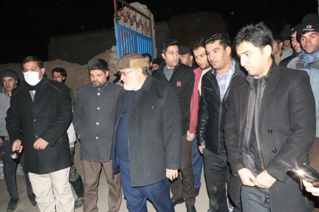 بازدید شبانه محمدصادق معتمدیان استاندار آذربایجانغربی از مناطق زلزله زده شهرستان خوی