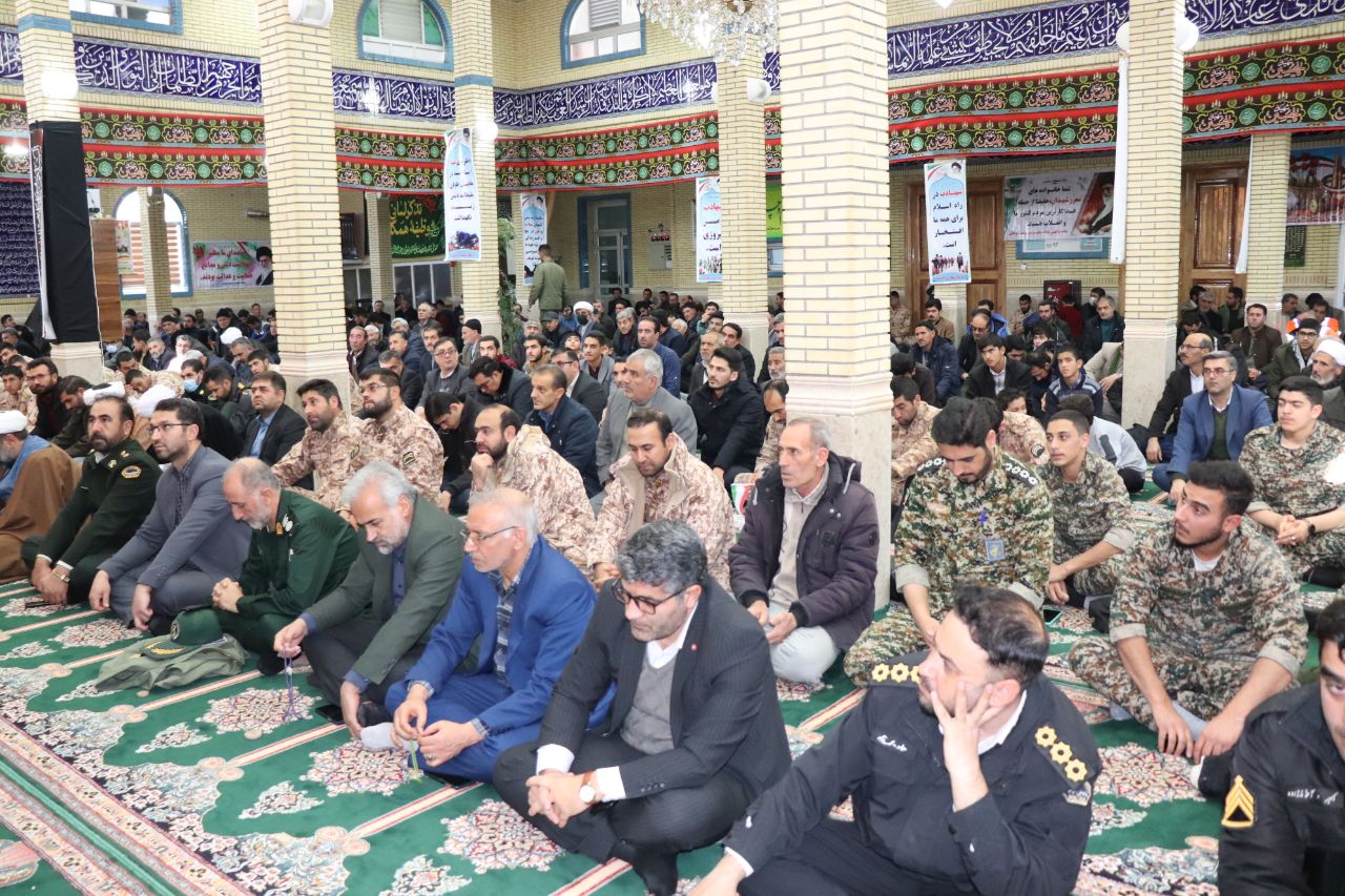 محمدرضا عبدالله نژاد فرماندار شهرستان چالدران با حضور در مسجد جامع شهرستان در مراسم عبادی سیاسی نماز جمعه این هفته شرکت نمودند.