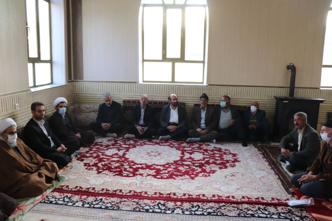 ✅محمد رضا عبدالله نژاد فرماندار شهرستان چالدران به همراه معاونین خود با حضور در مسجد روستای بیگ کندی ضمن دیدار با اهالی این روستا مسائل و مشکلات این روستا را مورد بحث و بررسی قرار داد.