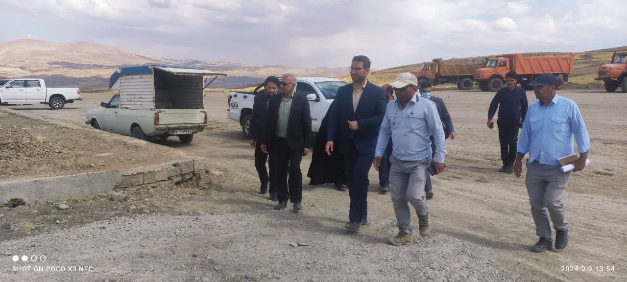 محمد رضا عبدالله نژاد فرماندار چالدران از واحد فراوری معدن دیلک وردی بازدید کرد