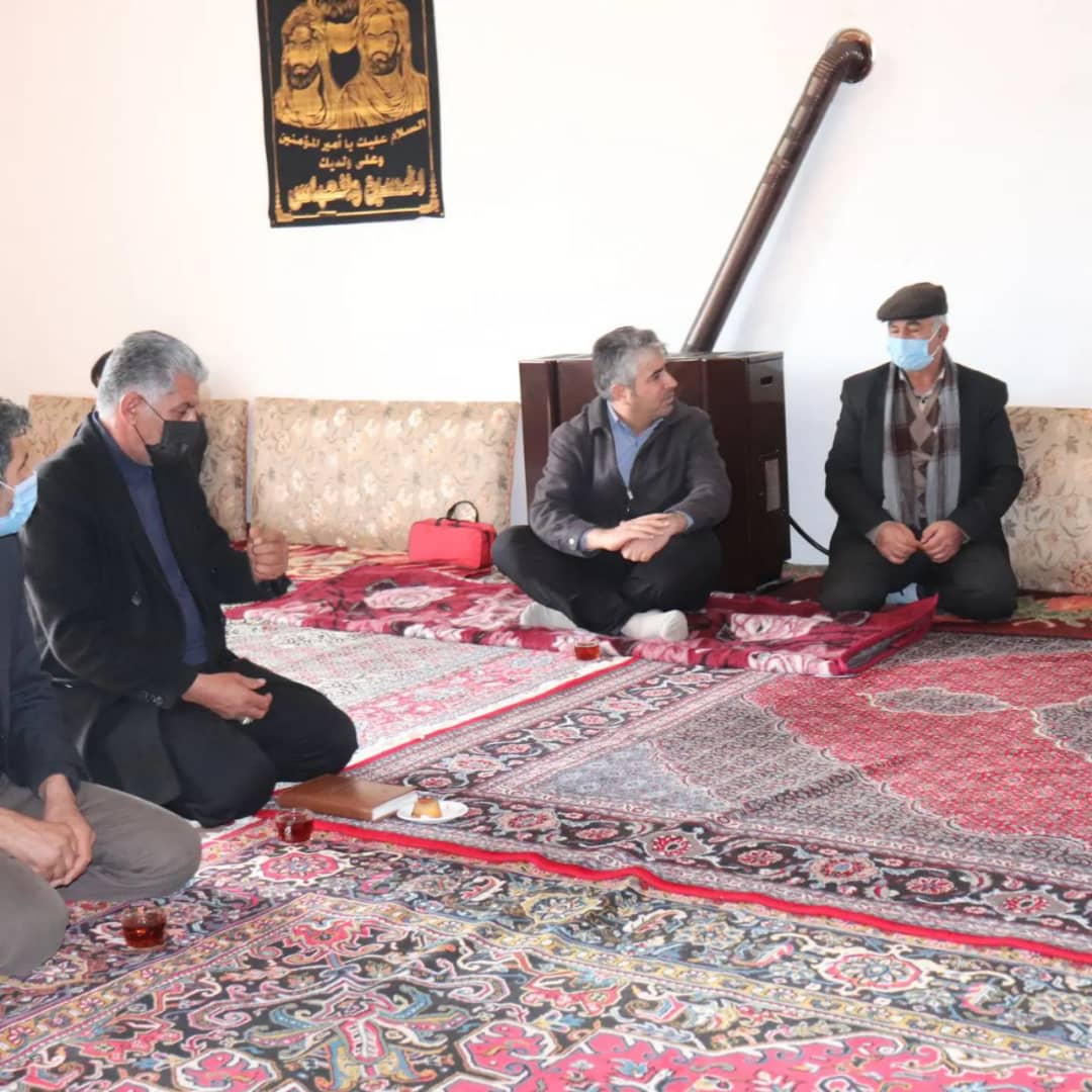 ✅عبدالله نژاد فرماندارشهرستان چالدران به همراه جمعی از ادارات خدمات رسان با حضور در روستای عباس کندی ضمن بازدید از روستا مسائل ومشکلات اهالی این روستا را مورد بحث و بررسی قرار داد.
