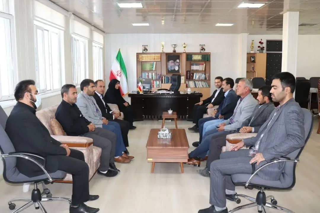  به مناسبت هفته دولت دیدار بخشدار، شهردار ، اعضای شورای اسلامی شهر و اعضای شورای بخش دشتک با فرماندار شهرستان
