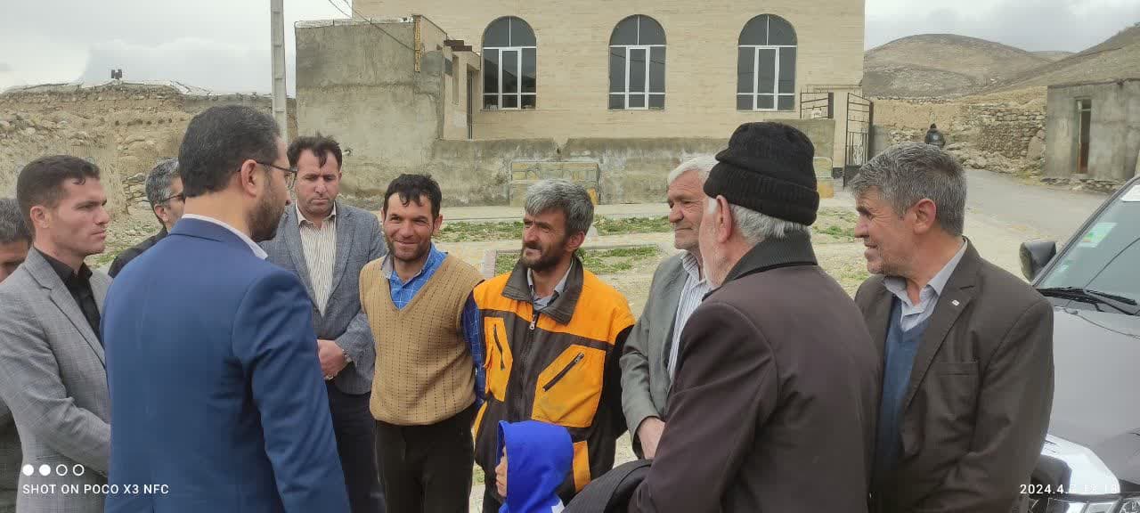 به گزارش روابط عمومی فرمانداری چالدران محمدرضا عبدالهنژاد فرماندار چالدران به همراه امام جمعه شهرستان معاون سیاسی امنیتی و اجتماعی و جمعی از روسای ادارت با حضور در روستای اینجه سفلی ضمن دیدار با مردم