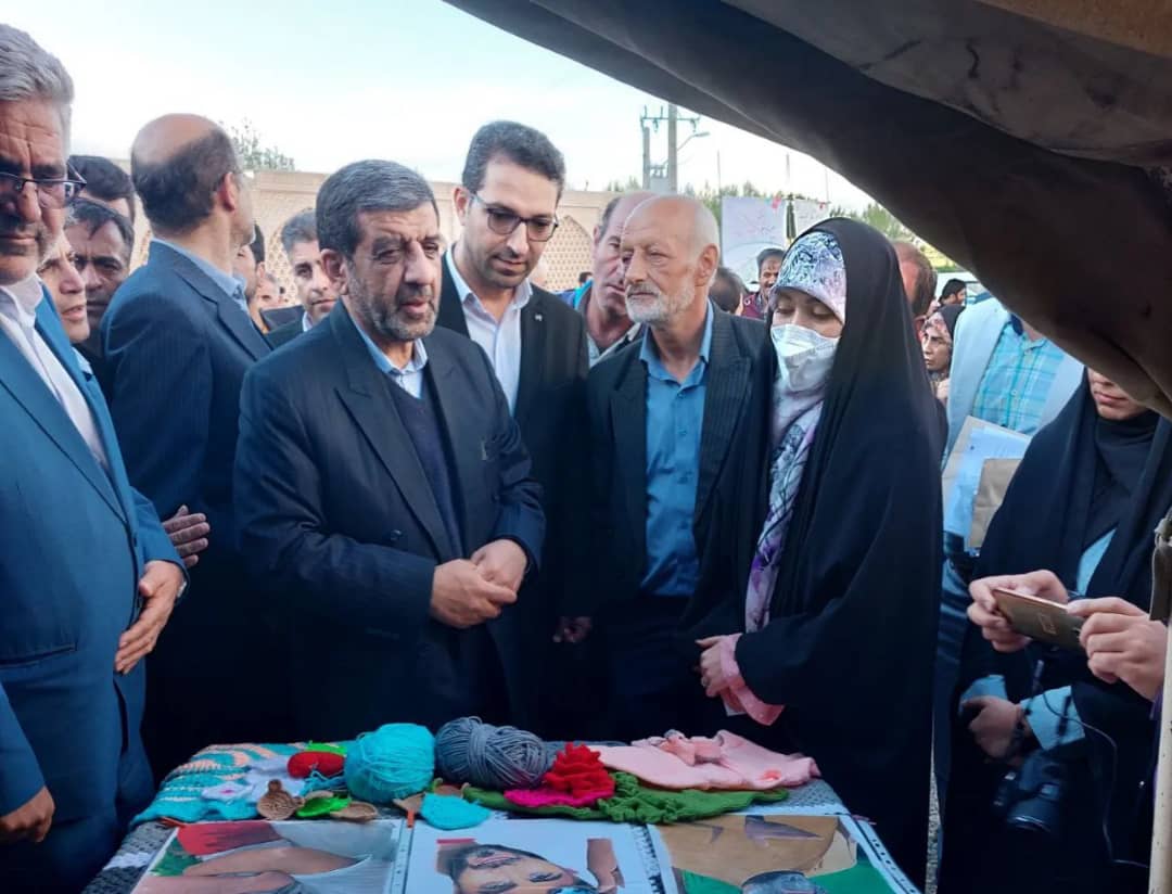 ضرغامی وزیر میراث فرهنگی و گردشگری و صنایع دستی درادامه سفر خود به چالدران به همراه عبدالله نژادفرماندار چالدران از مقبره سید صدرالدین بازدید نمودند.