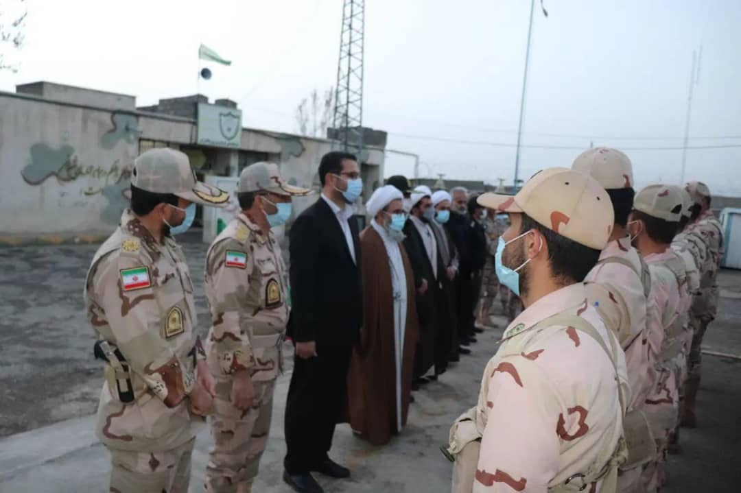 محمد رضا عبدالله نژاد فرماندار شهرستان چالدران با حضور در گردان مرزی چالدران ضمن شرکت در سفره افطاری و اقامه نماز مغرب عشاء با حافظان امنیت دیدار و گفت و گو کرد.