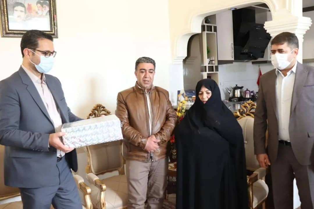 ✅در دومین روز از سال جدید عبدالله نژاد فرماندارشهرستان چالدران از خانواده شهید نعمت اسکندر زاده و جانباز متوفی هاشم الله ورنی در شهر آواجیق دیدار و از آنان تجلیل و قدر دانی کرد.