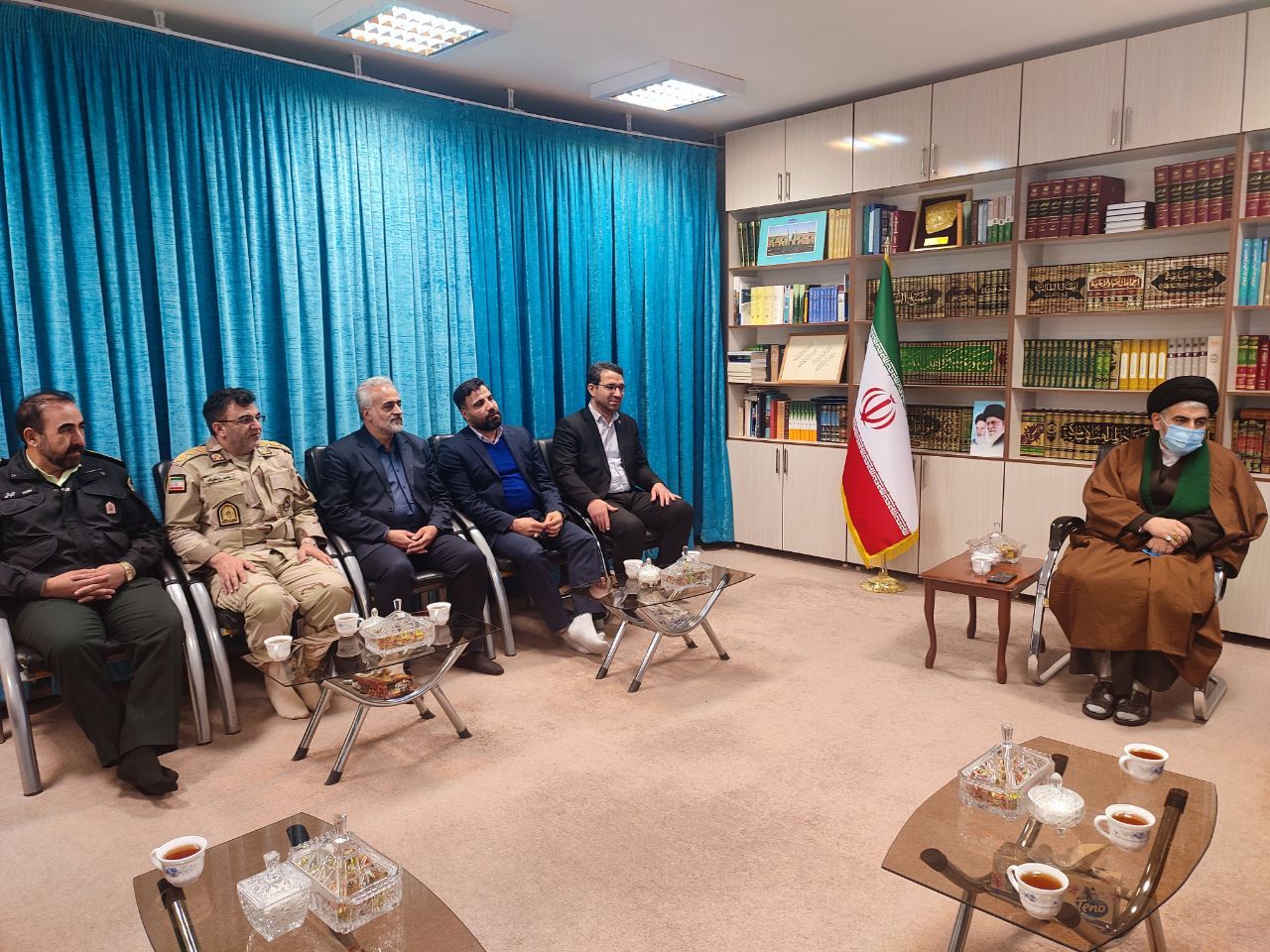 دیدار محمدرضا عبدالله نژاد فرماندار شهرستان چالدران به همراه حجتالاسلام والمسلمین محمدزاده امام جمعه و اعضای شورای تأمین با قریشی نماینده ولی فقیه در استان و امام جمعه ارومیه