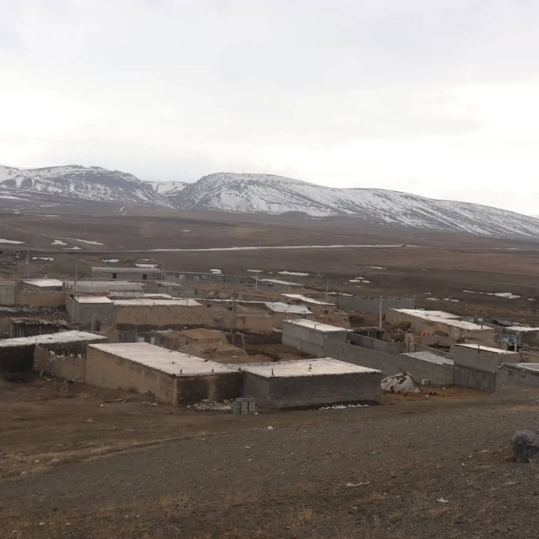 ✅عبدالله نژاد فرماندار شهرستان چالدران، با حضور در روستای عباس کندی به به جیک ضمن بازدید از روستا از نزدیک مسائل و مشکلات اهالی روستا را مورد بحث و بررسی قرار دادند.