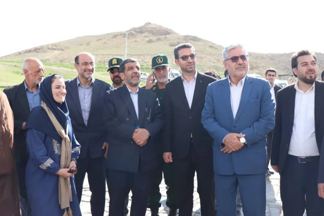 ضرغامی وزیر میراث فرهنگی و گردشگری و صنایع دستی با محمدرضا عبدالله نژاد فرماندار شهرستان چالدران و هیات همراه از مجموعه جهانی قره کلیسا بازدید نمود.