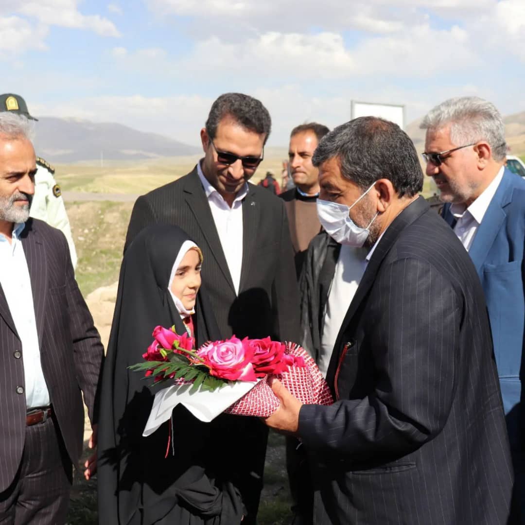 به گزارش روابط عمومی فرمانداری شهرستان چالدران با استقبال گرم محمدرضا عبدالله نژاد فرماندار شهرستان سید عزت الله ضرغامی وزیر محترم میراث فرهنگی ، گردشگری و صنایع دستی وارد شهرستان چالدران شد.
