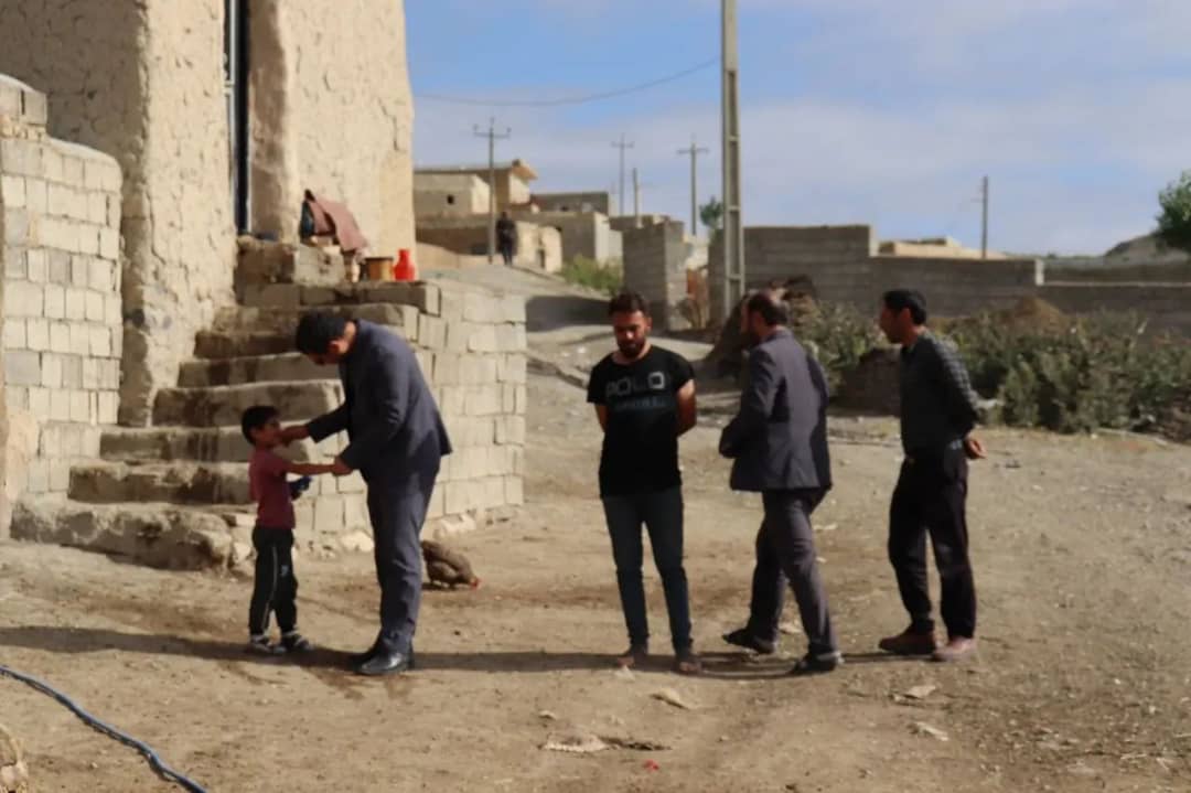 محمد رضا عبدالله نژاد فرماندارشهرستان چالدران با حضور در روستای انبار علیا از توابع بخش مرکزی این شهرستان ضمن دیدار با اهالی روستا مسائل و مشکلات روستاییان را از نزدیک مورد بحث و بررسی قرار داد.