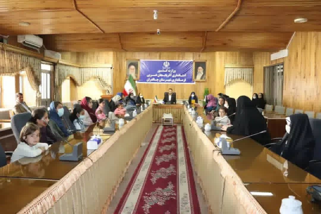 با حضور محمد رضاعبدالله نژاد فرماندار شهرستان چالدران همزمان با سالروز ولادت حضرت معصومه (س)و روز دختر مراسم ویژه گرامی داشت این روز بزرگ در محل سالن اجتماعات فرمانداری چالدران برگزار شد .