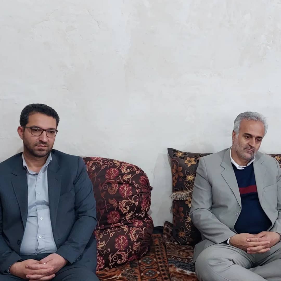 ✅عبدالله نژاد فرماندار شهرستان چالدران، با حضور در روستای عبدالرزاق ضمن بازدید از روستا از نزدیک مسائل و مشکلات اهالی روستا را مورد بحث و بررسی قرار دادند.
