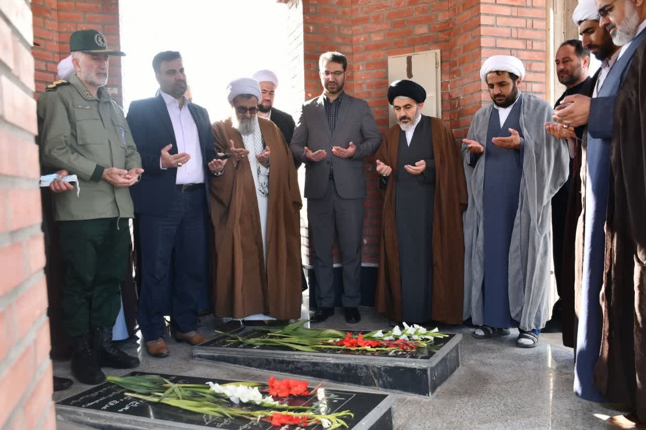 ادای احترام نماینده ولی فقیه در آذربایجان غربی به مقام شامخ شهدای گمنام