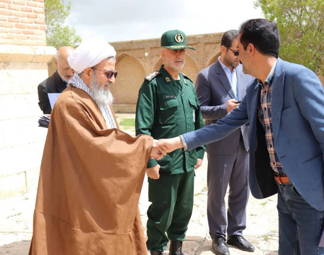  ✅ همزمان با هفته میراث فرهنگی مراسم گرامیداشت این هفته با حضورمحمد رضا عبدالله نژاد فرماندار شهرستان چالدران در محل مقبره سید صدرالدین برگزار شد .
