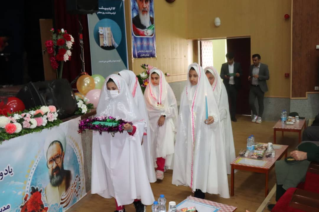  ✅ بمناسبت گرامیداشت هفته معلم مراسم تجلیل از معلمین منتخب با حضور محمد رضا عبدالله نژاد فرماندار شهرستان چالدران در محل مجتمع فرهنگی و هنری این شهرستان برگزار شد.0