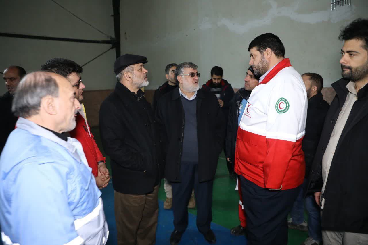 بازدید وزیر کشور به همراه استاندار آذربایجانغربی از اسکان اضطراری زلزلهزدگان خوی/ مجموعه ورزشی ولیعصر