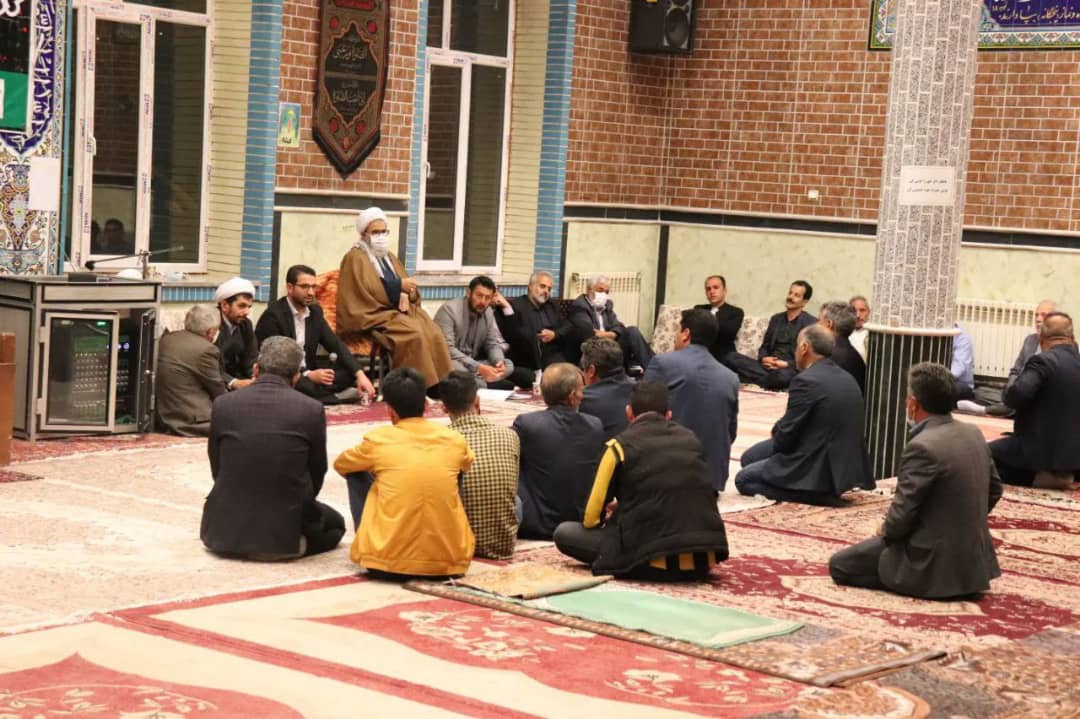  ✅محمد رضا عبدالله نژاد فرماندار شهرستان چالدران با حضور در مسجد جامع شهر آواجیق در قالب دیدار چهره به چهره مسائل و مشکلات مردم را مورد بررسی قرار داد.