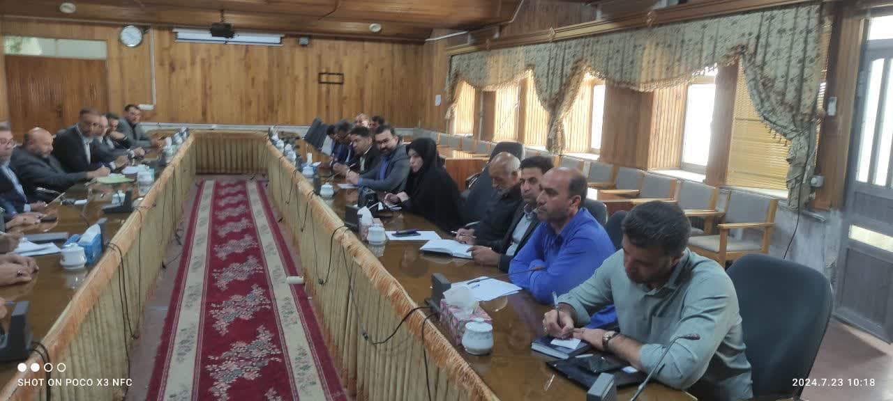 جلسه کارگروه اشتغال در چالدران برگزار شد جلسه کارگروه اشتغال و سرمایهگذاری چالدران به ریاست عبدالله نژاد فرماندار و اعضای کارگروه در محل سالن اجتماعات فرمانداری برگزار شد.