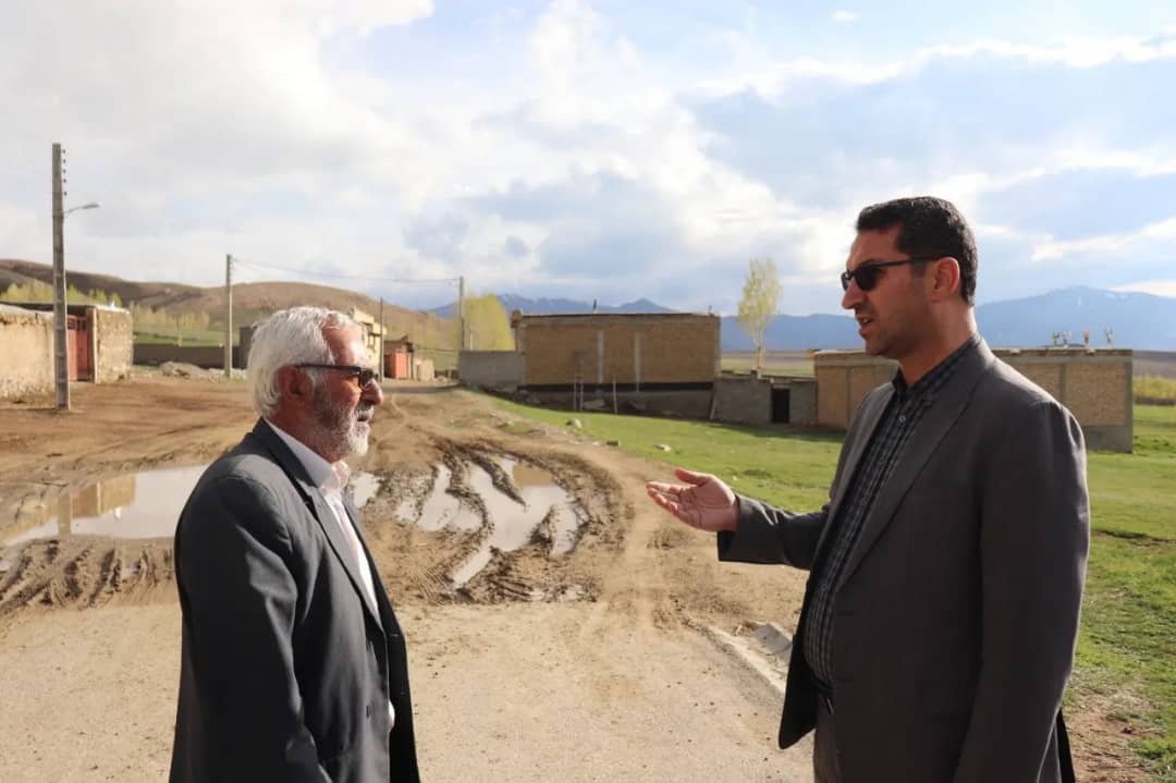 محمد رضا عبدالله نژاد فرماندار شهرستان چالدران با حضور در روستای عباس کندی مسائل و مشکلات این روستا را از نزدیک مورد بحث و بررسی قرار داد.