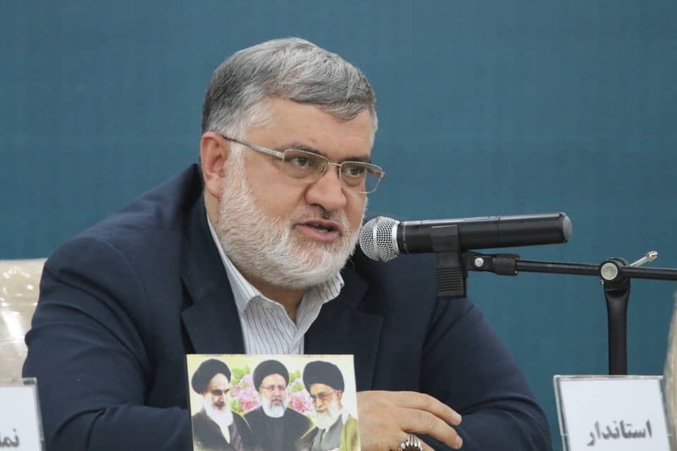استاندار آذربایجان غربی؛ حضور مدیران در بین مردم موجب بازسازی اعتماد عمومی شده است / نباید اجازه داد مشکلات، سرمایه گذاران را از سرمایه گذاری در استان منصرف کند.