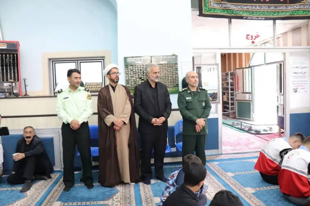 با حضورمحمد رضا عبدالله نژاد فرماندار شهرستان چالدران مراسم سی و سومین سالروز ارتحال حضرت امام خمینی (ره)در مسجد صاحب الزمان (عج) چالدران برگزار شد.