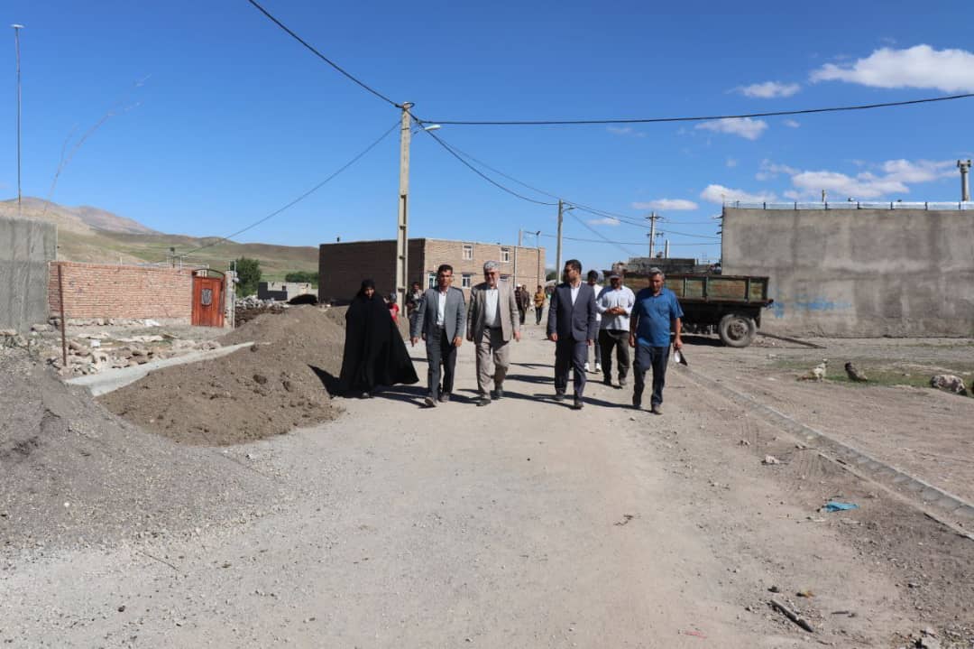 محمدرضا عبدالله نژاد فرماندار شهرستان چالدران به همراه نماینده مردم شهرستانهای ماکو، چالدران، شوط و پلدشت در مجلس شورای اسلامی از روند اجرایی طرح هادی در روستاهای بخش دشتک بازدید نمودند.